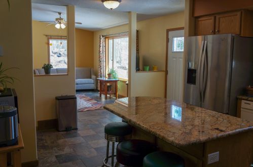 5245 Lakewood Rd, Duluth, MN 55804-2808