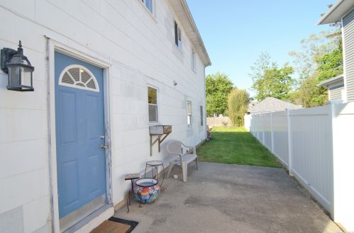 37 Bay Shore Ave, Bayshore, NY 11706-7916