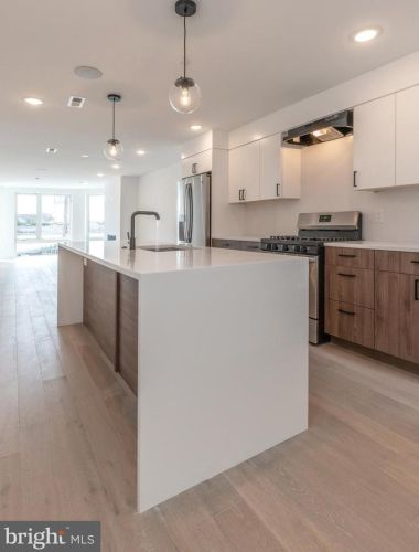 1519 Carpenter St, Philadelphia, PA 19146-2110