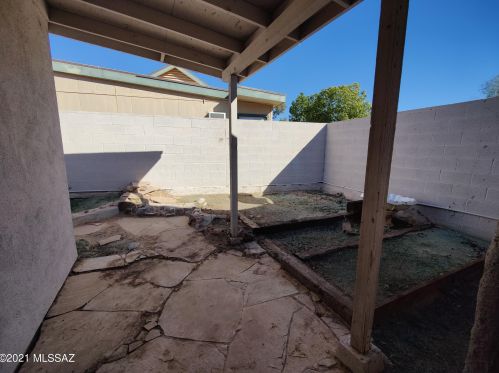 4830 Ferret Dr, Tucson AZ 85742-9543 exterior