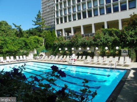 200 Locust St, Philadelphia PA  19106-3915 exterior