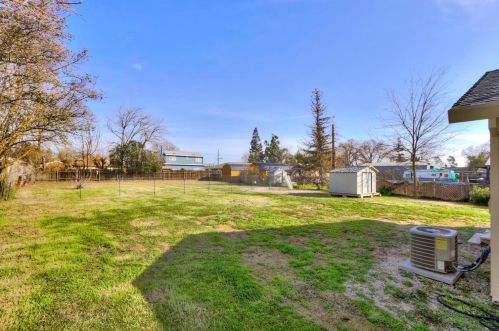 9665 Kent St, Elk Grove CA  95624-2432 exterior