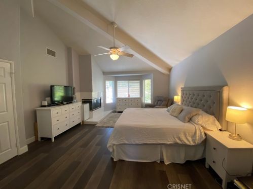 23037 Weymouth Pl, Santa Clarita CA  91354-2040 exterior