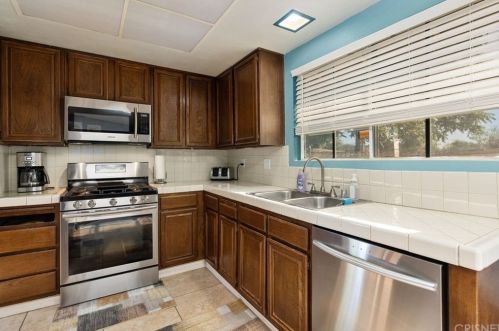 44201 Foxton Ave, Lancaster, CA 93535-3642