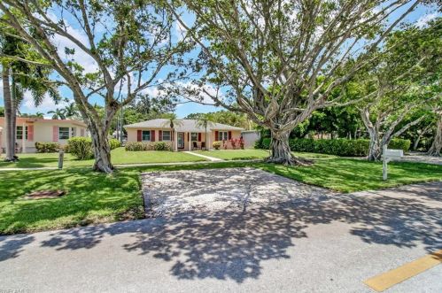 1105 8th Ave, Naples FL  34102-8118 exterior