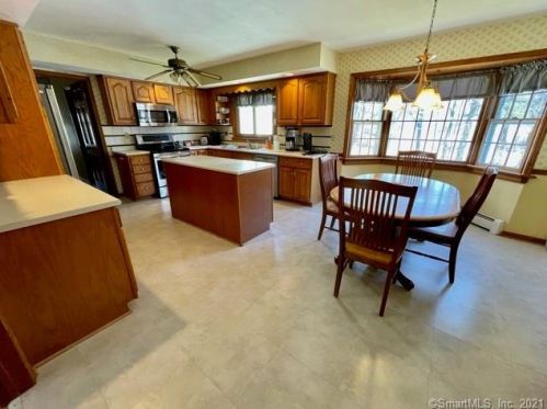 20 Kellogg St, Bethel CT  06801-1638 exterior