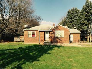 7197 Warren Sharon Rd, Yankee Lake, OH 44403-9656