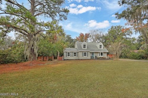 1302 Battery Creek Rd, Beaufort, SC 29902-6310