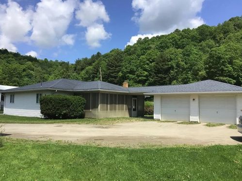 48 Phillips Rd, Clarksburg, PA 15725-8107