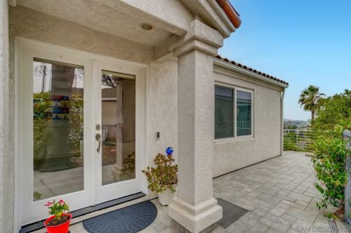 8483 Sunrise Ave, La Mesa, CA 91941-5523