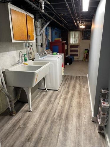 1675 Hartford Tpke, North Haven CT  06473-1246 exterior