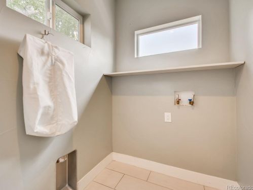 2111 Franklin St, Denver CO 80205-3905 exterior