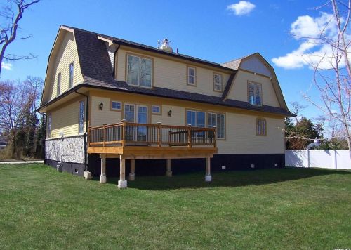 137 Shore Dr, Oakdale, NY 11769-1931