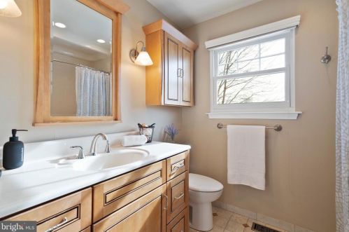 1162 Horseshoe Dr, Blue Bell PA  19422-1947 exterior