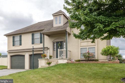 330 Pebble Beach Dr, Mount Wolf, PA 17347-9578