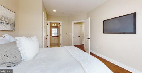 221 Victoria Mews, Princeton NJ  08542-3748 exterior