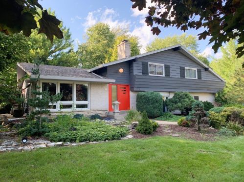 5325 Jessica Ct, Waukesha, WI 53151-8039