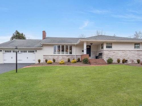718 Neill Ct, Oradell, NJ 07649-1224