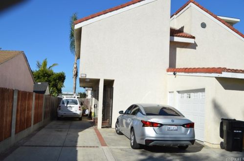 4445 154th St, Lawndale, CA 90260-2004