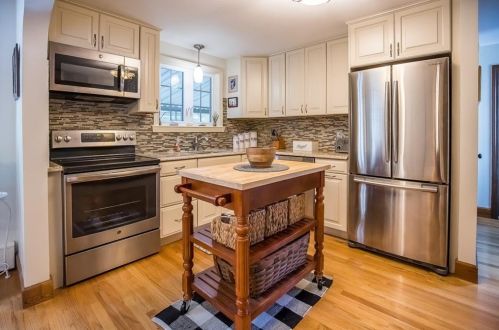 17 Barden Ln, Warren RI  02885-3607 exterior