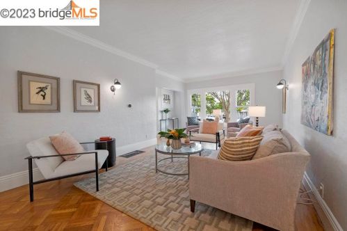 418 45 St, Oakland CA 94609-2135 exterior