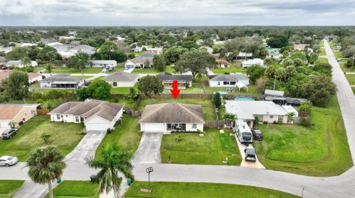 1910 Dorado Ln, Fort Pierce FL 34953-1826 exterior