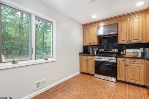 65 Locust Ave, Fanwood NJ  07023-1316 exterior