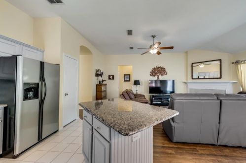 1704 Kingston Ln, Lewisville TX  75028-7307 exterior