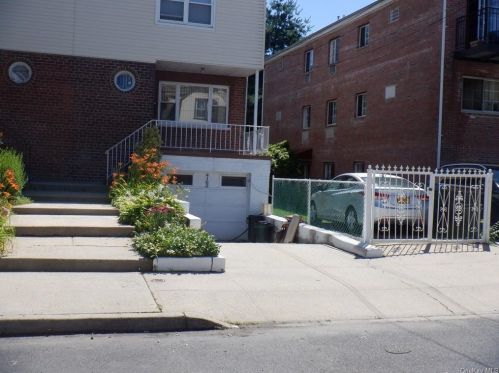 4182 De Reimer Ave, Bronx, NY 10466-2128