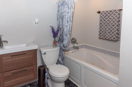 238 Delaware Dr, Glenshaw PA  15116-1716 exterior