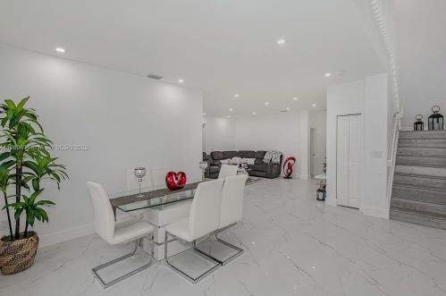 13040 52nd St, Hollywood FL  33027-5453 exterior