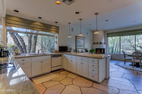 7482 High Pt Dr, Scottsdale AZ  85266-1413 exterior