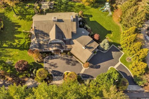 71 Bevin Rd, Northport, NY 11768-1133