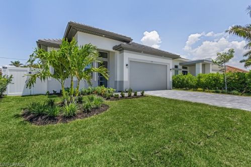 689 105th Ave, Naples, FL 34108-1839