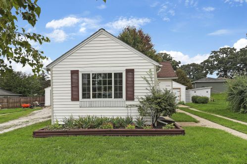 7725 Pershing Blvd, Kenosha, WI 53142-4319