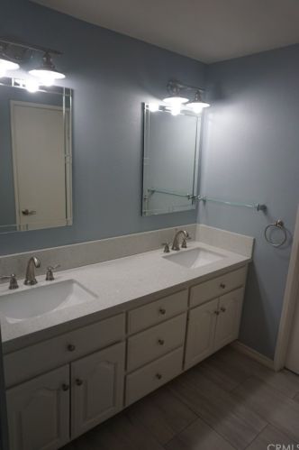 27067 Alabastro Dr, Santa Clarita CA  91354-2215 exterior