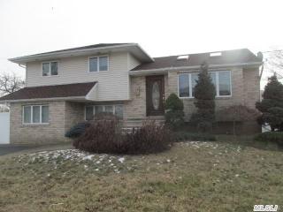 2540 Phillip Ct, North Bellmore, NY 11710-4906