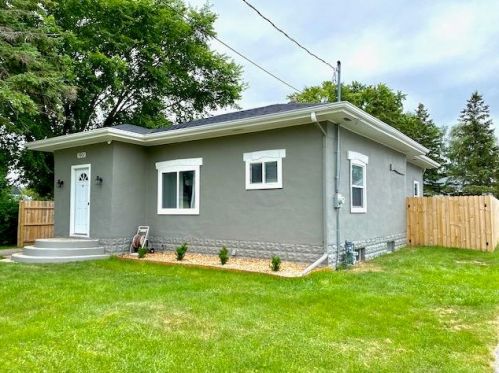 1901 Wall St, Waukesha WI  53188-2829 exterior