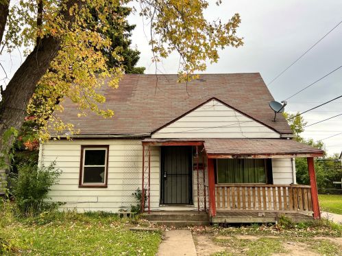 5822 Carmen Ave, Milwaukee, WI 53218-2051