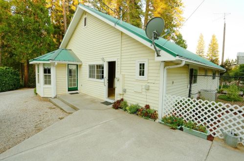 12149 Brunswick Rd, Grass Valley, CA 95945-9327