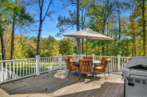 323 Smith Ridge Rd, New Canaan CT  06840-3625 exterior