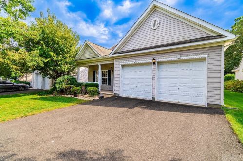 21 Appleby Dr, Helmetta, NJ 08828-1169