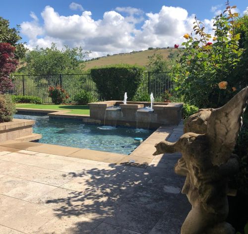 1000 Souza Dr, Folsom CA  95762-7550 exterior