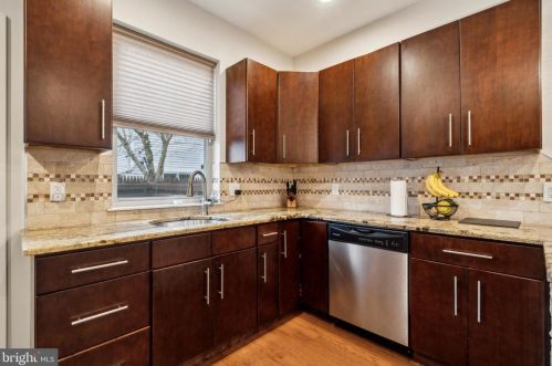 1722 Manton St, Philadelphia PA 19146-3018 exterior