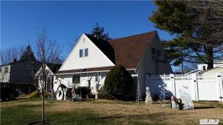 26 Echo Ln, Plainedge, NY 11756-5530
