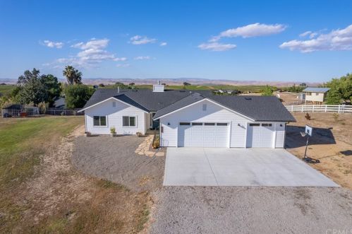 5105 White Tail Pl, Lake Nacimiento, CA 93446-7384