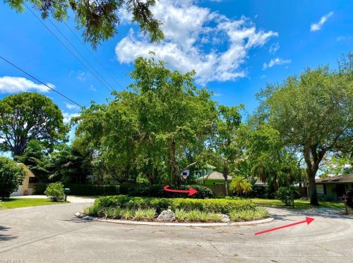 2525 Dawn Cir, Naples FL  34103-4562 exterior