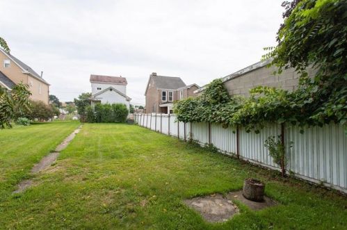 150 Lincoln Ave, Whitaker PA  15120-2330 exterior