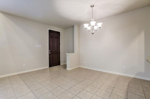 672 Greenville Ave, Richardson TX  75081-4111 exterior