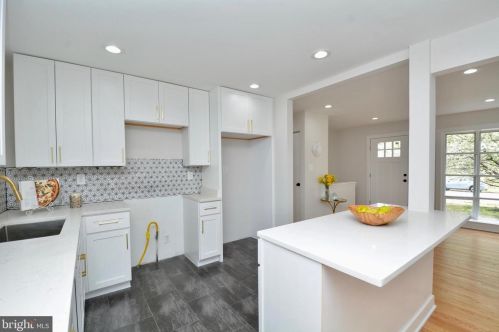 2608 Pioneer Ln, Falls Church VA  22043-3413 exterior